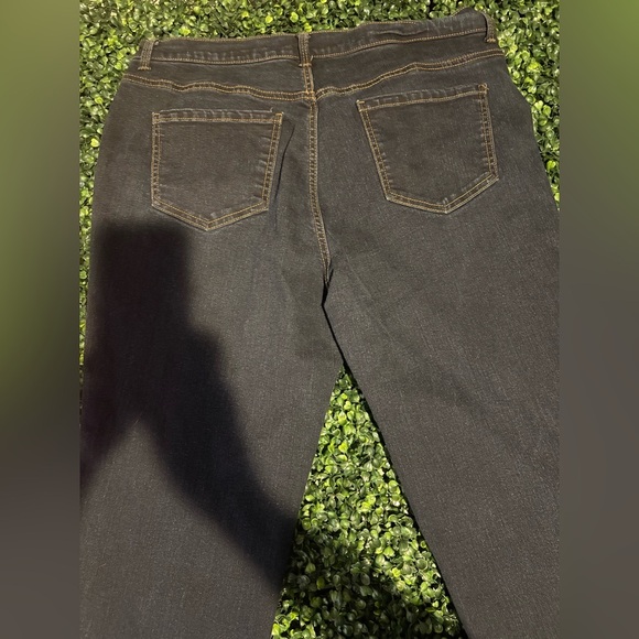 Gloria Vanderbilt - Picture 8 of 10